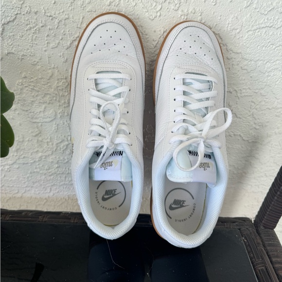 Men’s Nike Court Shoes - Picture 9 of 10